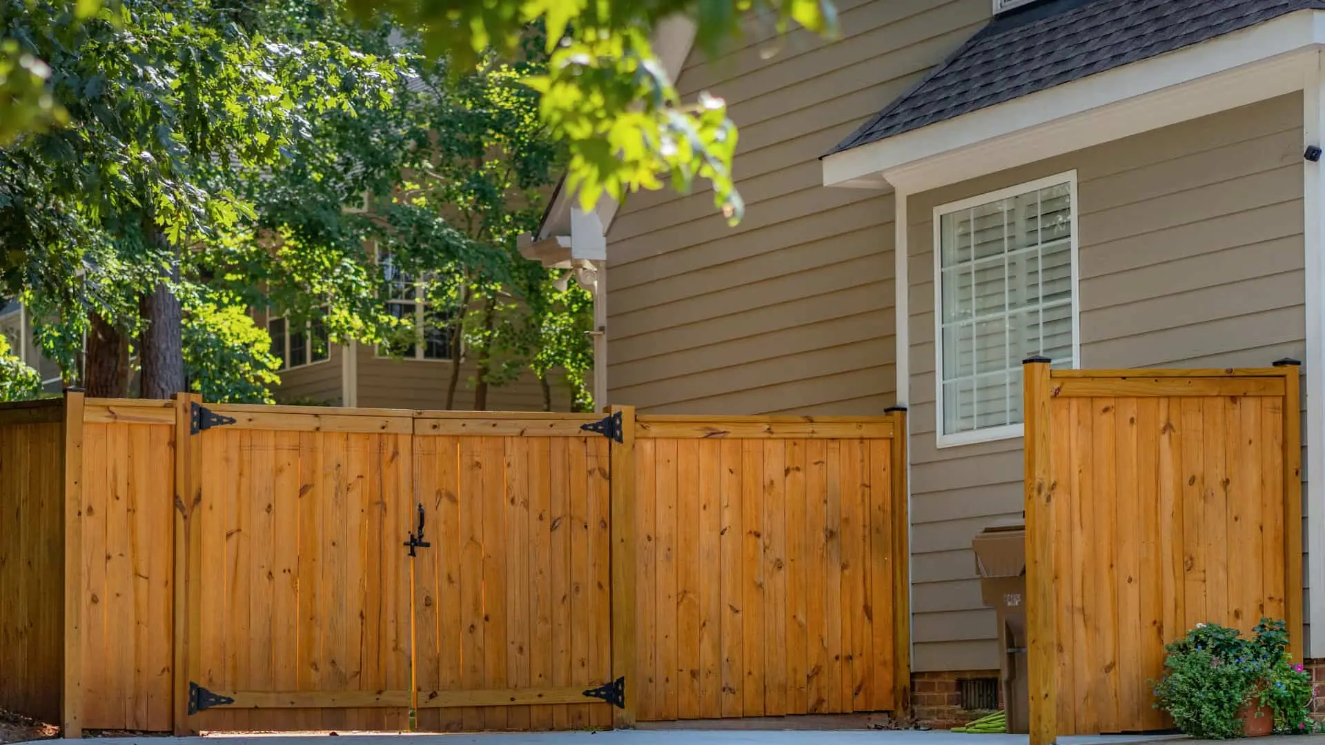Should I Hire a Gainesville Fence Company Near Me?