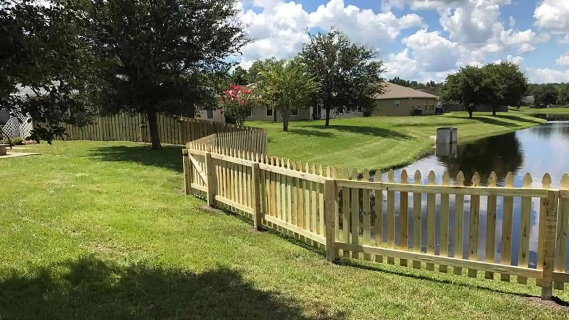 Superior Fence &#038; Rail of Kansas City Provides the Best Picket Fences