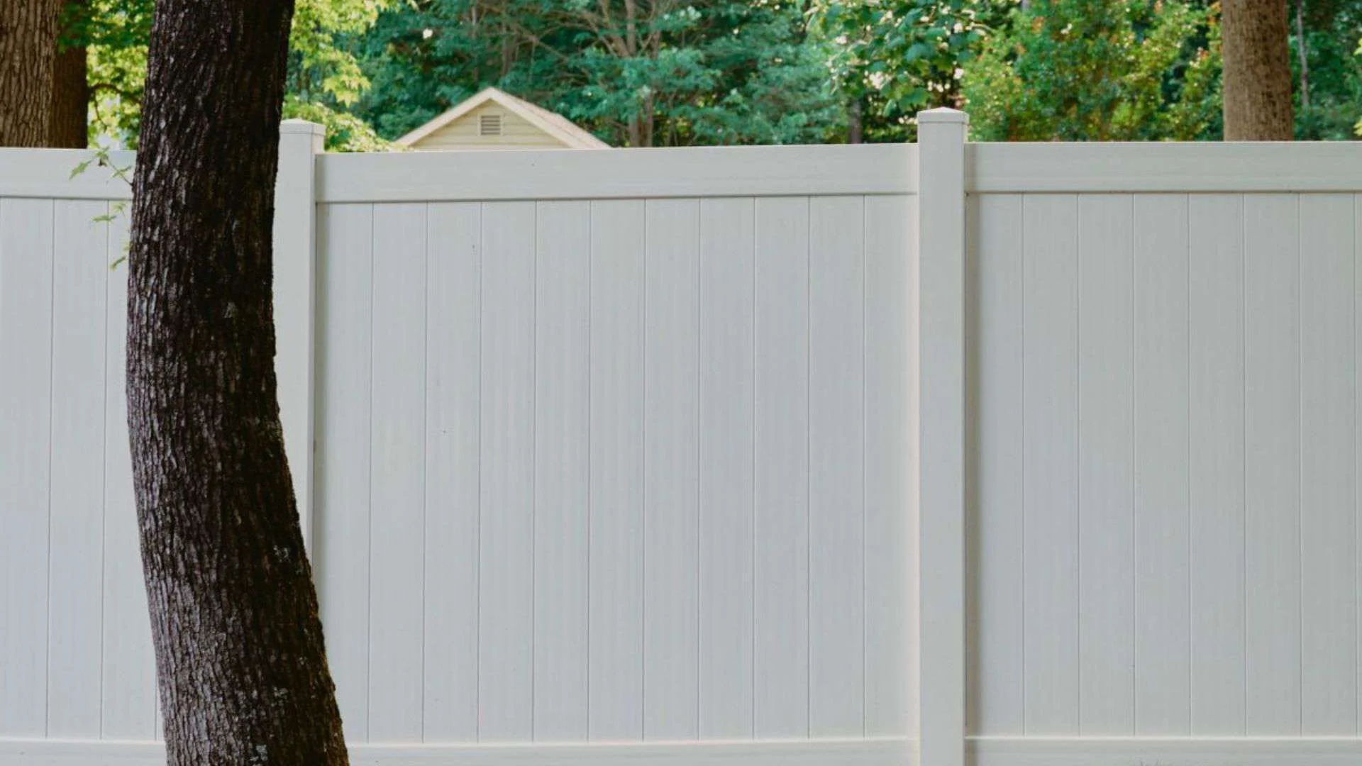 The Best Way to Get a Two-Tone Vinyl Fence in Northern NJ