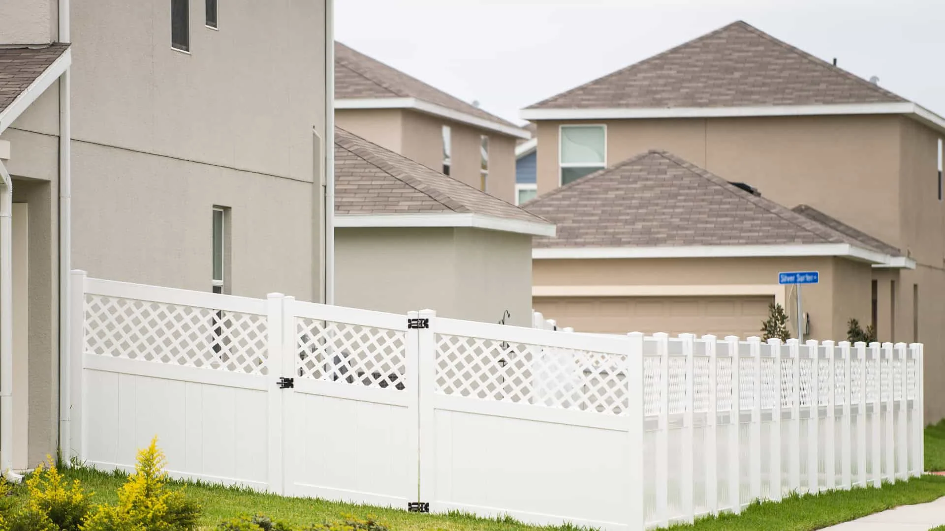 The Top Vinyl Fence Installers for Your Charlotte Home This Spring