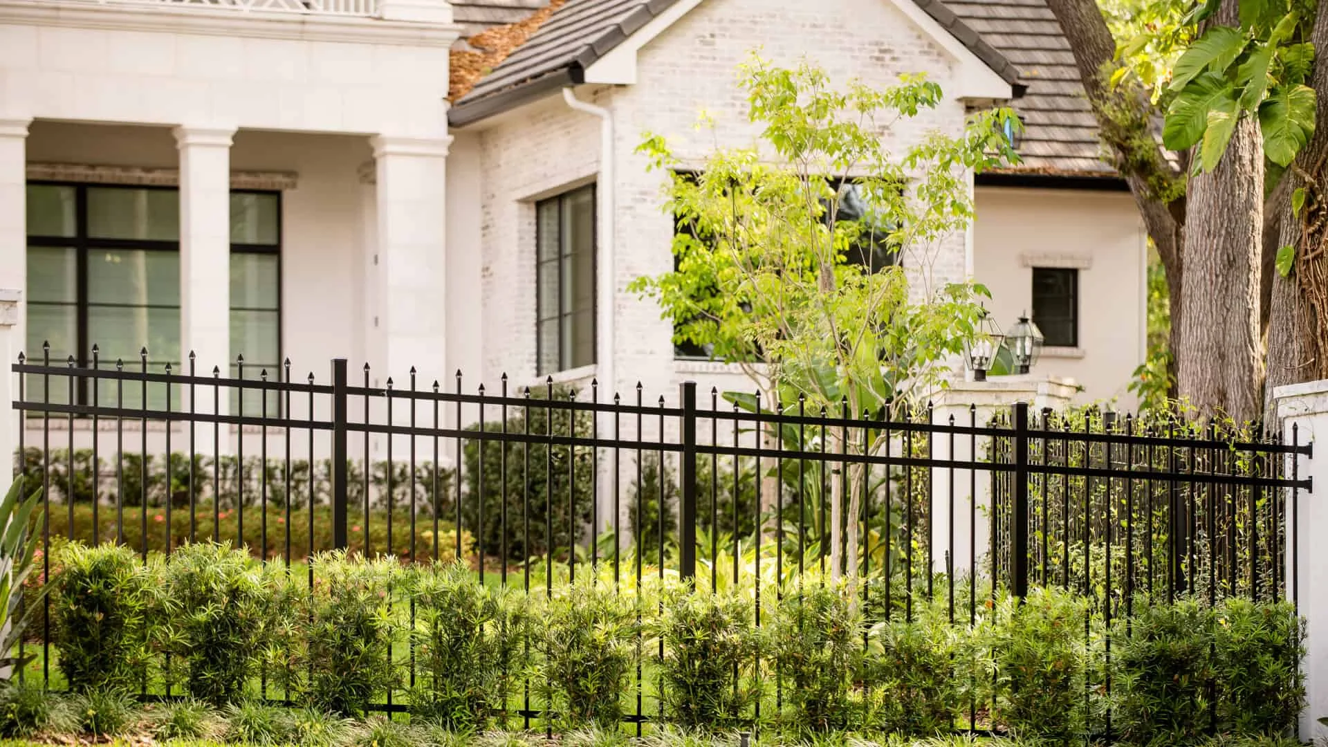 How a Front Yard Fence Houston Can Boost Your Property’s Value