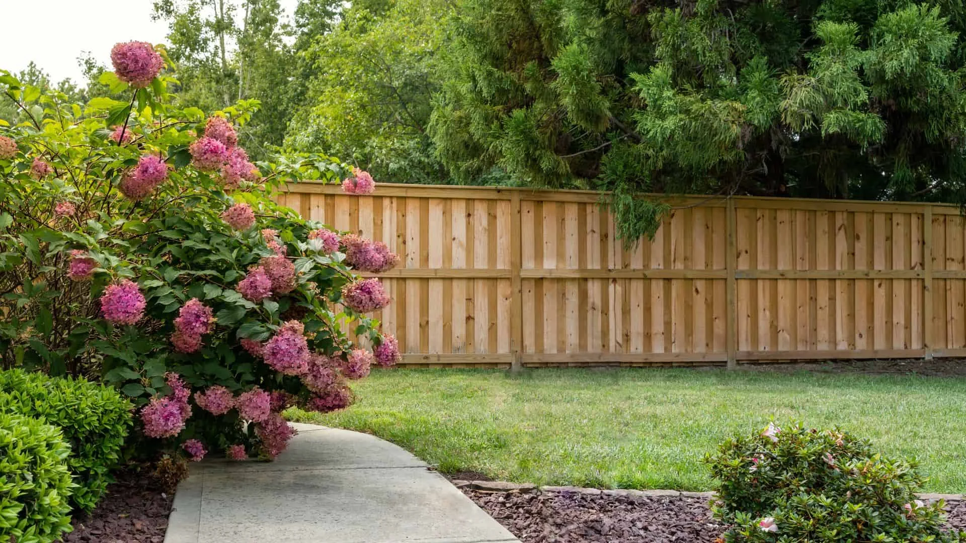Why Spring is the Best Time to Call the Top Guilderland Fence Company