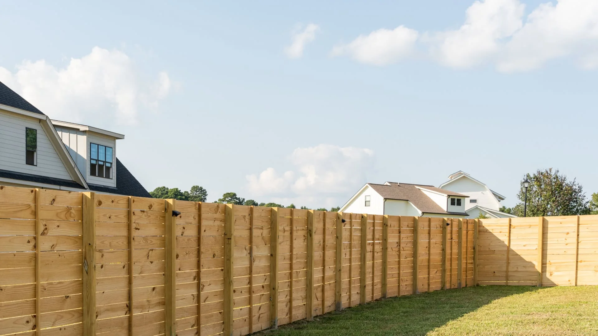 Top Fencing Trends in 2025: What Fence Contractors in My Area Are Offering This Year