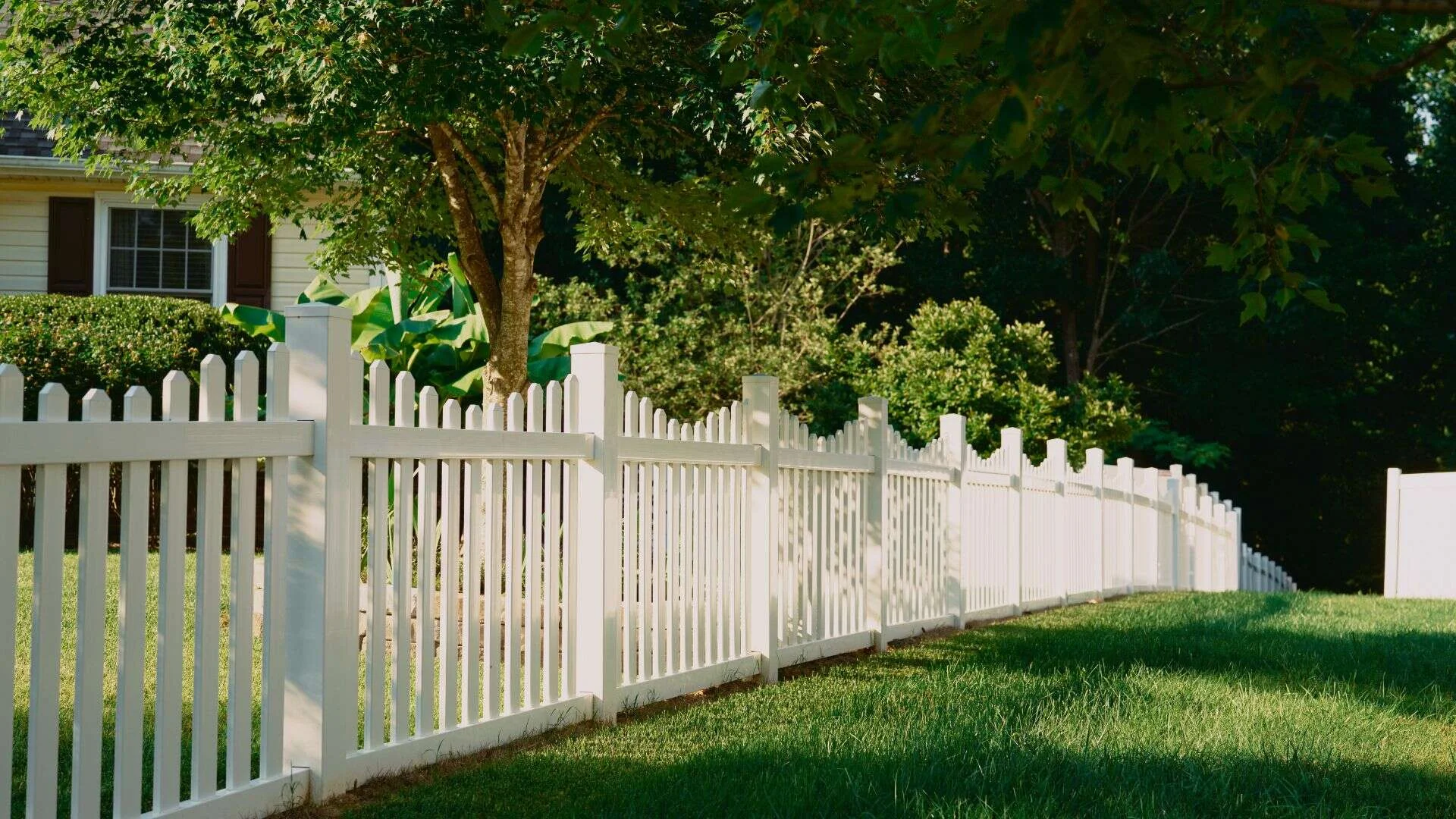 How Fence Building Companies Near Me Can Up The Curb Appeal Of Your Home