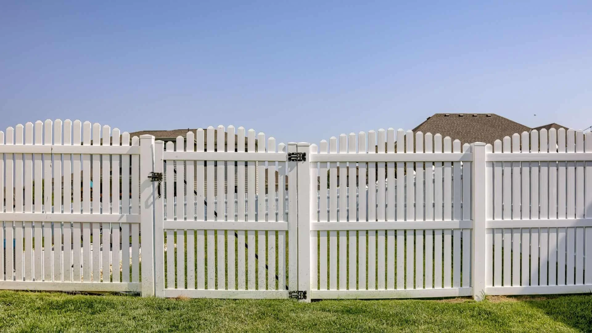 Vinyl Fence Near Me in Kansas City — Durable, Stylish, and Ready for You!