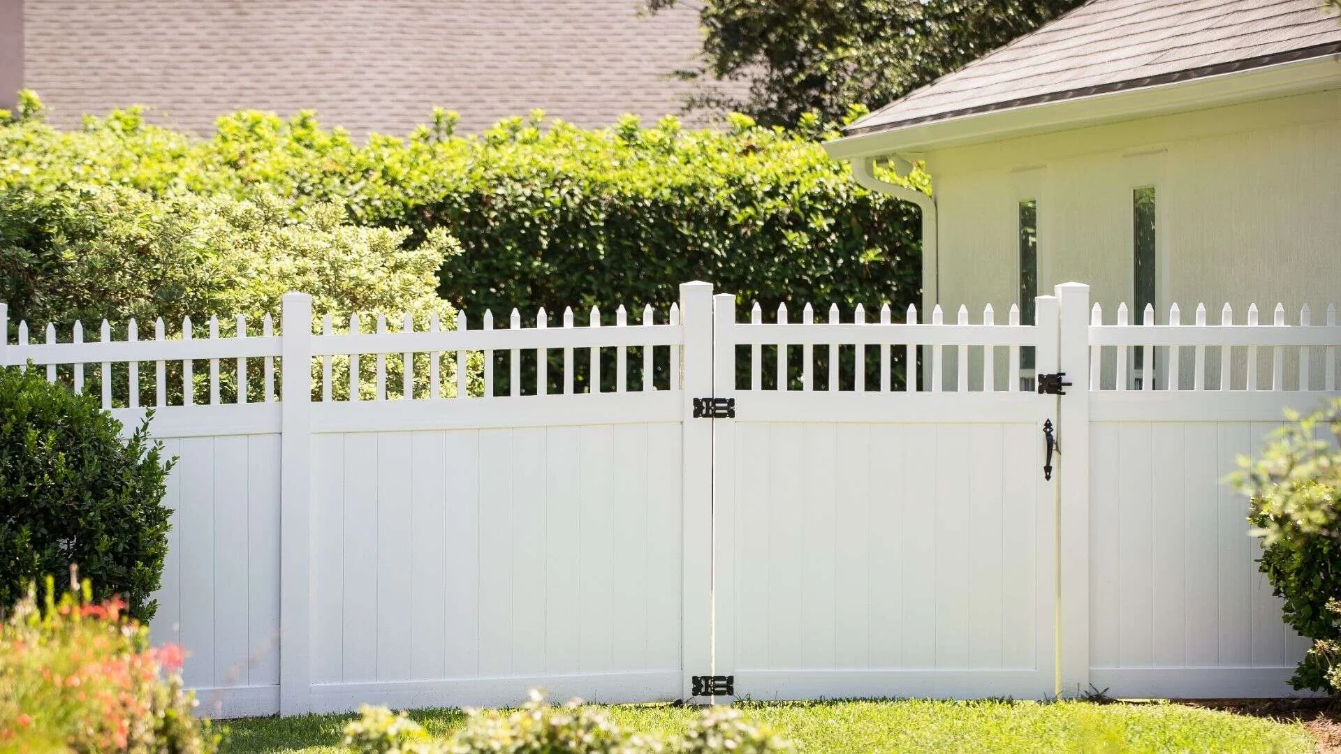 Looking for a PVC Fence Company Near Me That Builds Quality Fencing?