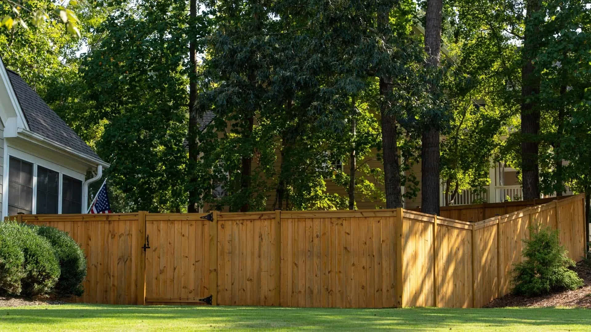 Cedar Fencing Company Near Me &#8211; Build the Perfect Fence for Your Home